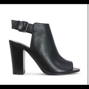 Tahari Margaret black leather booties size 7